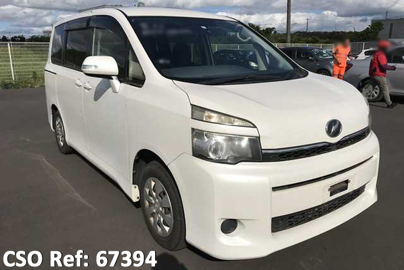 Toyota / Voxy 2013